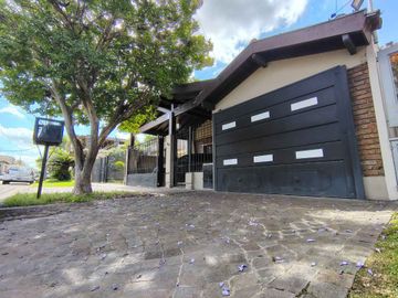 IMPORTANTE CHALET EN HURLINGHAM CON GRAN PILETA