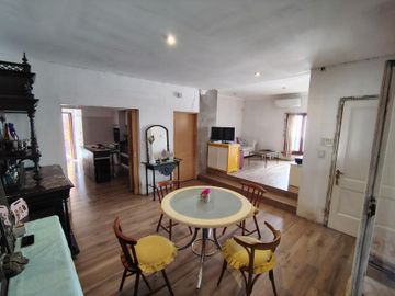 IMPORTANTE CHALET EN HURLINGHAM CON GRAN PILETA