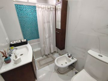 IMPORTANTE CHALET EN HURLINGHAM CON GRAN PILETA
