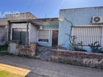 432m2 terreno con casa 3 amb/a refacc, José León Suarez