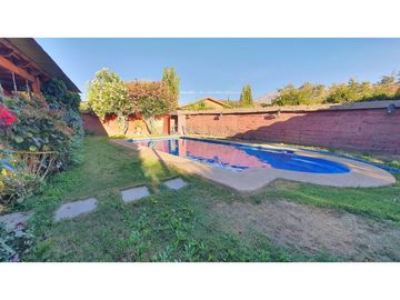 Vende Parcela de Agrado 4D 3B con piscina en Calle Larga