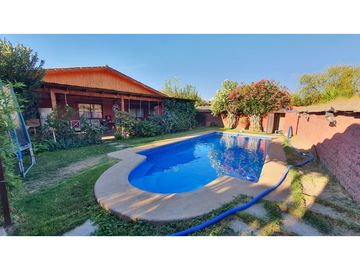 Vende Parcela de Agrado 4D 3B con piscina en Calle Larga