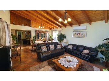 Vende Parcela de Agrado 4D 3B con piscina en Calle Larga