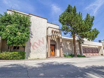 CASA EN RENTA PRIVADA VERGEL SOBRE AVENIDA CHAPULTEPEC FRENTE AL PARQUE TANGAMANGA