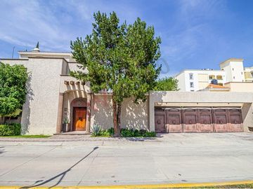 CASA EN RENTA PRIVADA VERGEL SOBRE AVENIDA CHAPULTEPEC FRENTE AL PARQUE TANGAMANGA