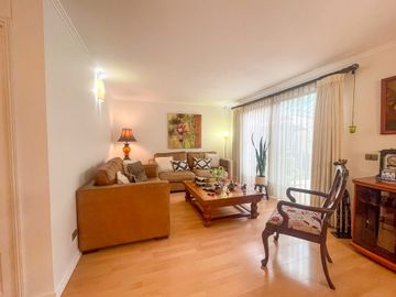 CASA EN VENTA 4 HAB 3 BAÑOS Y 2 ESTAC - SANTA DELIA
