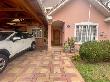 CASA EN VENTA 4 HAB 3 BAÑOS Y 2 ESTAC - SANTA DELIA