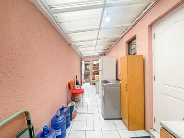 CASA EN VENTA 4 HAB 3 BAÑOS Y 2 ESTAC - SANTA DELIA