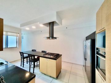 Amplio Apartamento en Ph Altamar con Vista al Mar
