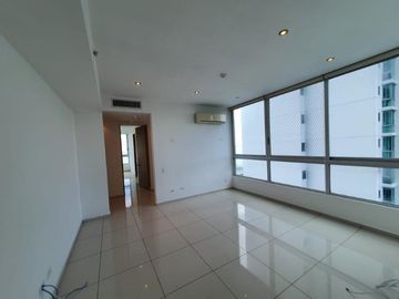 Amplio Apartamento en Ph Altamar con Vista al Mar