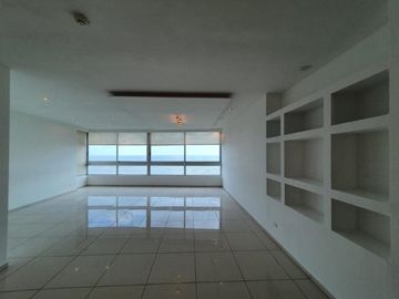 Amplio Apartamento en Ph Altamar con Vista al Mar
