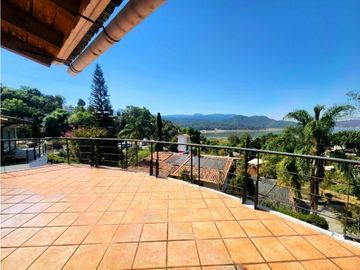 CASA EN VENTA,  VALLE DE BRAVO.