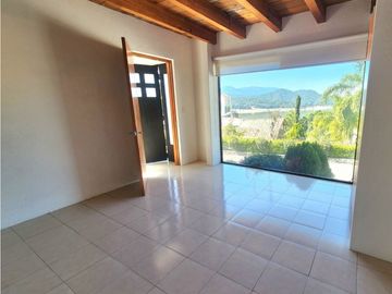 CASA EN VENTA,  VALLE DE BRAVO.