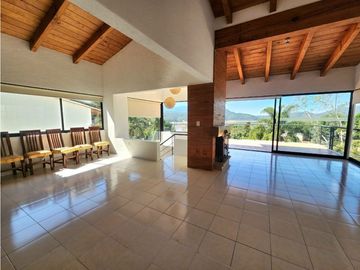 CASA EN VENTA,  VALLE DE BRAVO.