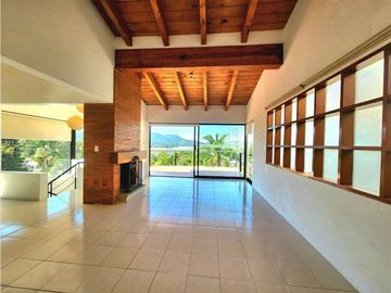 CASA EN VENTA,  VALLE DE BRAVO.