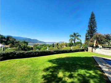 CASA EN VENTA,  VALLE DE BRAVO.