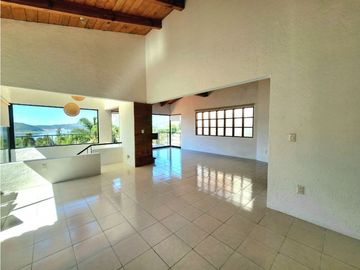 CASA EN VENTA,  VALLE DE BRAVO.