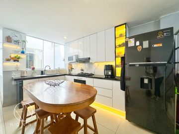 Duplex mas terraza en San Juan de Miraflores a espaldas del Mall Atocongo