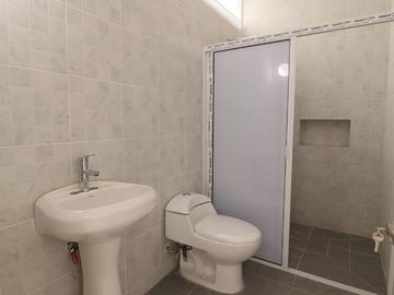 EDIFICIO DE 3 DEPARTAMENTOS EN VENTA EN MORELIA, PIEDRA LISA