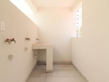 EDIFICIO DE 3 DEPARTAMENTOS EN VENTA EN MORELIA, PIEDRA LISA