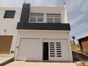 EDIFICIO DE 3 DEPARTAMENTOS EN VENTA EN MORELIA, PIEDRA LISA