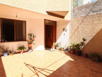 CASA EN VENTA EN MORELIA, ZONA MERCADO DE ABASTOS