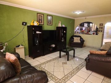 CASA EN VENTA EN MORELIA, ZONA MERCADO DE ABASTOS