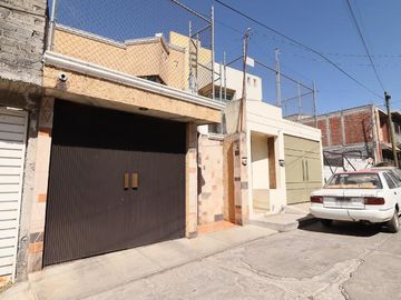 CASA EN VENTA EN MORELIA, ZONA MERCADO DE ABASTOS