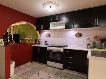 CASA EN VENTA EN MORELIA, ZONA MERCADO DE ABASTOS