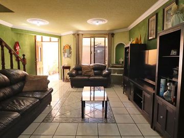 CASA EN VENTA EN MORELIA, ZONA MERCADO DE ABASTOS
