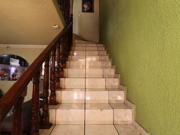 CASA EN VENTA EN MORELIA, ZONA MERCADO DE ABASTOS