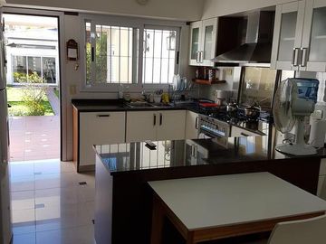 CASA EN VENTA EN TRONADOR 2700 COGHLAN