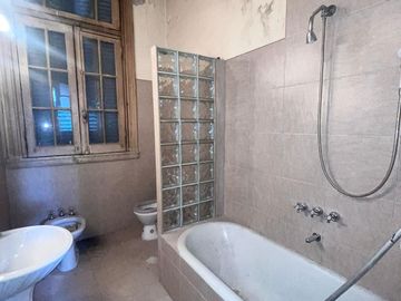 VENTA DEPOSITO EN LOTE PROPIO 250 M2 EN FLORES
