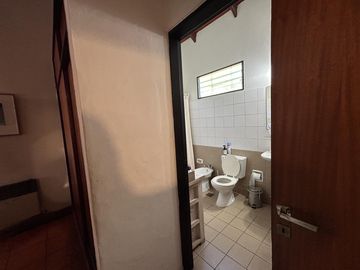 CASA A LA VENTA EN FUNES 3 DORMITORIOS AMPLIO PATIO Y PISCINA