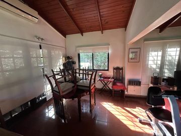 CASA A LA VENTA EN FUNES 3 DORMITORIOS AMPLIO PATIO Y PISCINA