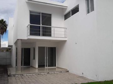 VENTA DE CASA EN CUMBRES DEL LAGO, JURIQUILLA