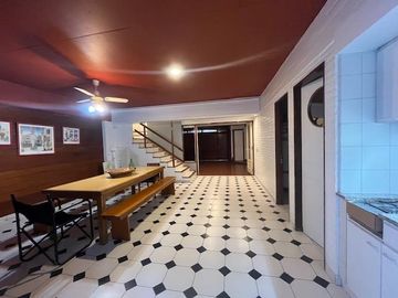 Lujosa casa con 4 dormitorios 409 m2 cubiertos + jardín de 225 m2