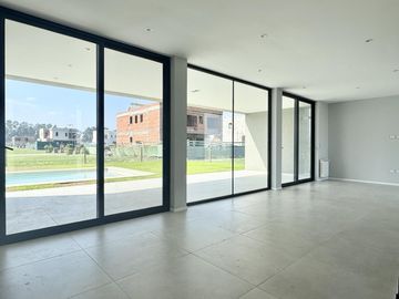 Casa en venta barrio Canning Chico