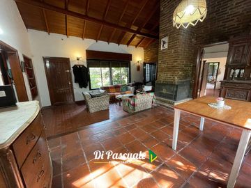 Venta Casa Quinta con Parque y Pileta - Moreno