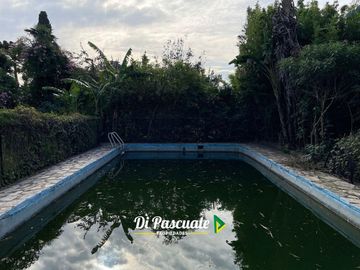 Venta Casa Quinta con Parque y Pileta - Moreno