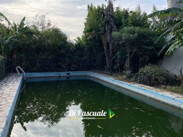 Venta Casa Quinta con Parque y Pileta - Moreno