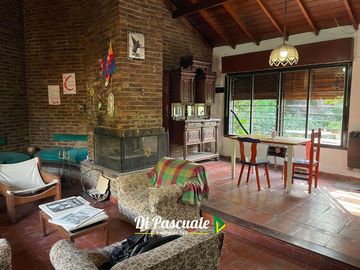 Venta Casa Quinta con Parque y Pileta - Moreno