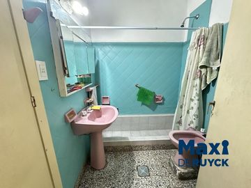 Chalet de 4 ambientes con 2 baños, apta crédito