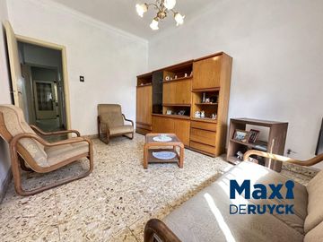 Chalet de 4 ambientes con 2 baños, apta crédito
