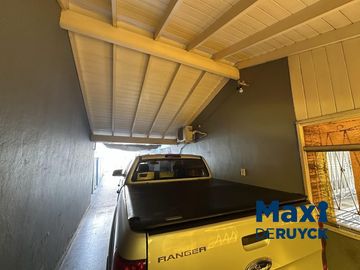 Chalet de 4 ambientes con 2 baños, apta crédito