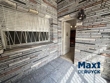 Chalet de 4 ambientes con 2 baños, apta crédito