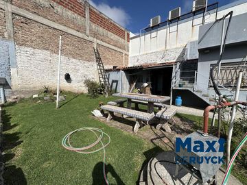 Chalet de 4 ambientes con 2 baños, apta crédito