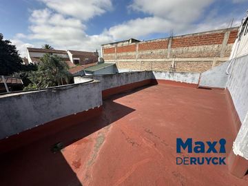 Chalet de 4 ambientes con 2 baños, apta crédito