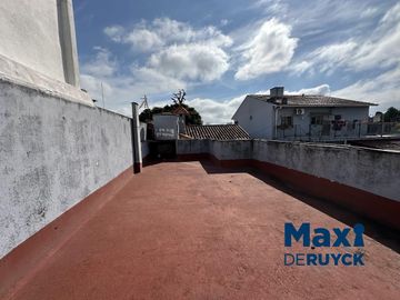 Chalet de 4 ambientes con 2 baños, apta crédito