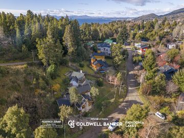 Venta Casa en Bariloche km5 Bustillo a 2 cuadras del Lago Nahuel Huapi